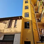 Appartement Into The World